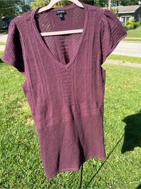 Torrid plum/burgundy pointelle knit top with pretty flutter cap sleeves